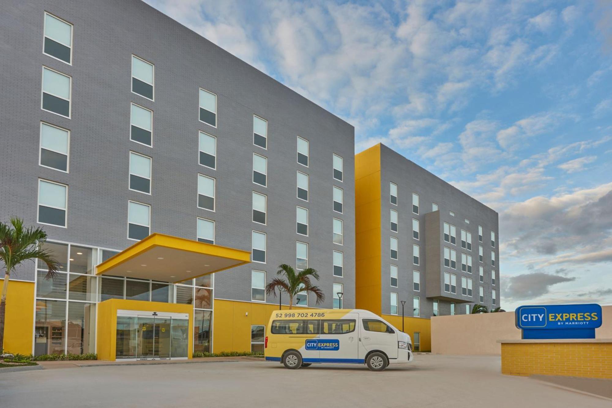 Hotel City Express By Marriott Cancun Aeropuerto Exterior foto